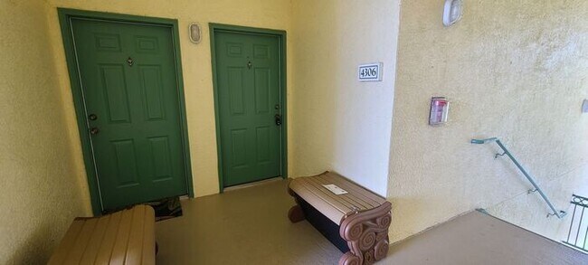 Building Photo - Spacious 2-Bed, 2-Bath Condo with Water Vi...