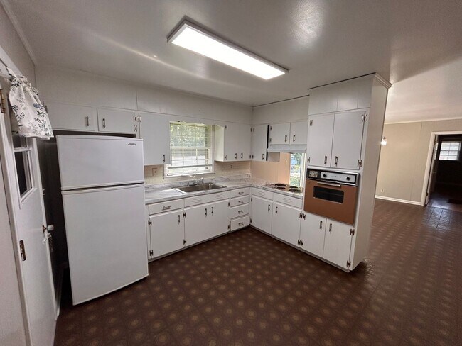 Foto del edificio - 2405 Laverne Dr NW