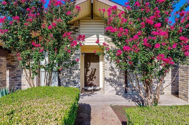 Building Photo - 3017 Rockett Dr