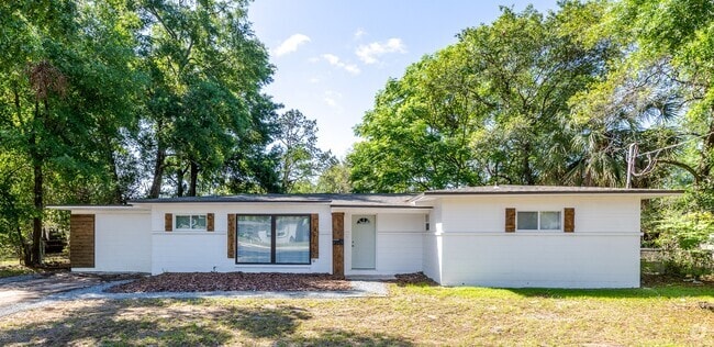 Building Photo - 6034 Wilson Blvd