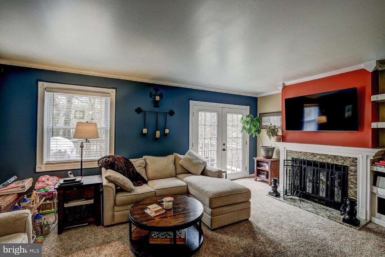 Primary Photo - 1635 Forest Hill Ct