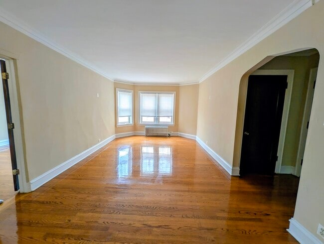Building Photo - 6703 N Greenview Ave