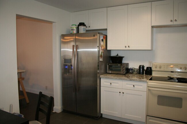 Foto del edificio - Pretty, Huge, Updated Townhome