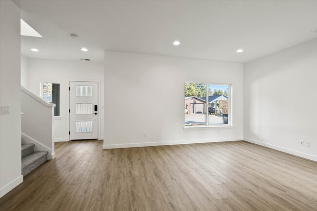 Building Photo - 6205 E 13th Ave