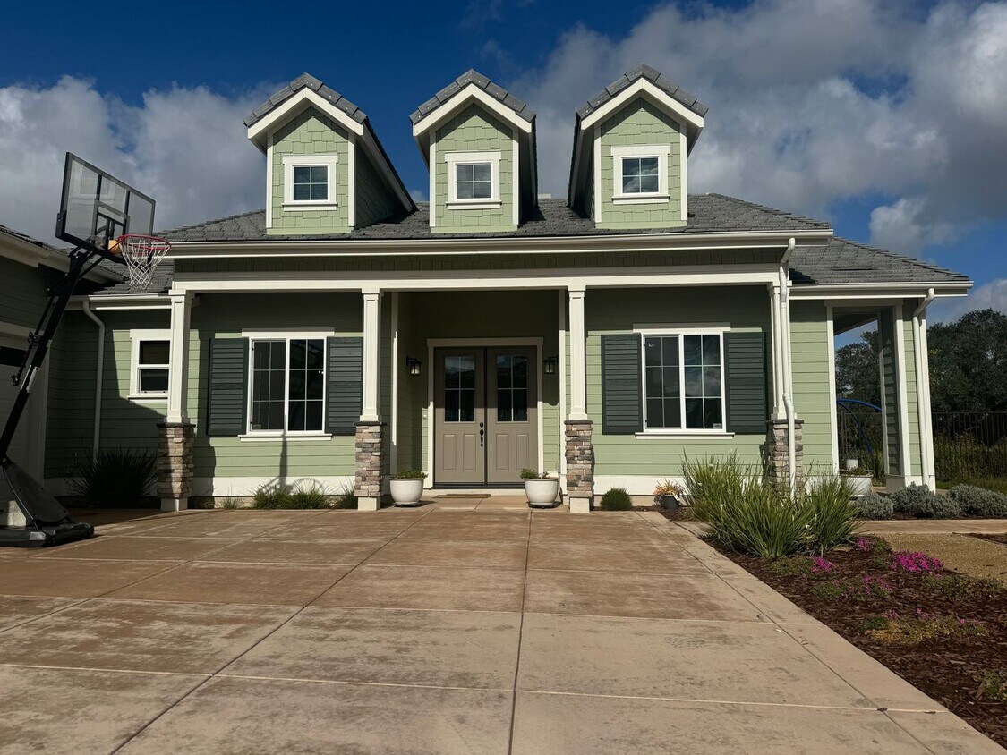 Foto del edificio - Newer Modern Farmhouse Home Located in the...