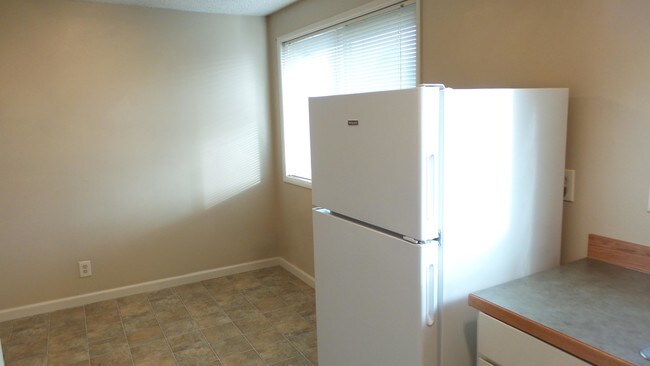 Building Photo - 1 bedroom in Eugene OR 97402