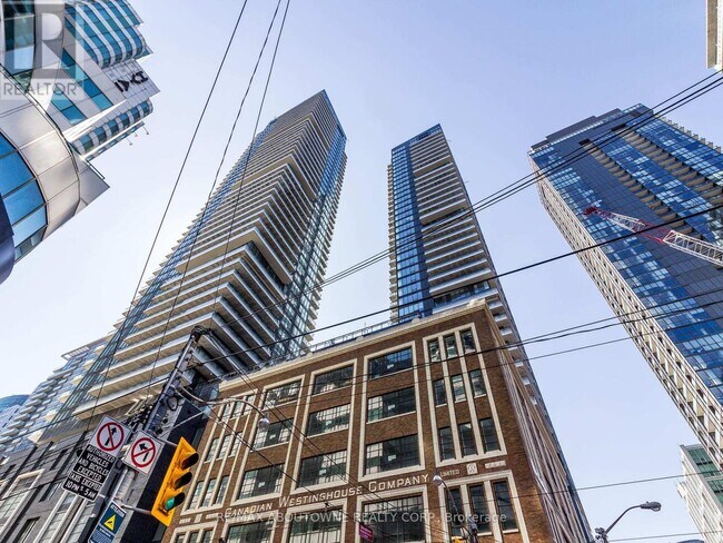 Photo du bâtiment - 125 Blue Jays Way