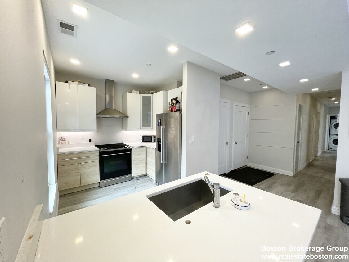 Foto principal - 111 Hillside St