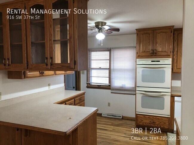 Building Photo - *FINISHED LOFT* 916 SW 37th St- 3 BED/ 2 BATH