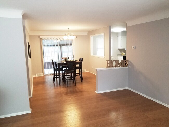Building Photo - 3 Bed - 1.5 Bath Ranch for Rent in Richmond Heights!