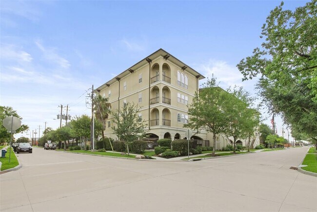 Foto del edificio - 7134 Mapleridge St