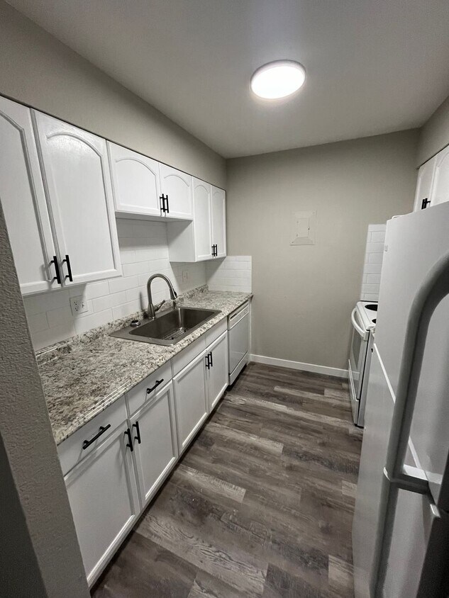 Primary Photo - 2 bedroom 1 bath FULLY renovated upstairs ...