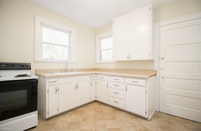Building Photo - 2 br, 1 bath Duplex - 149 University Blvd ...