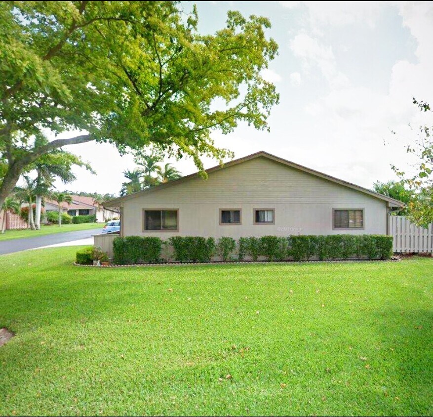 Primary Photo - 41 Winchmore Ln