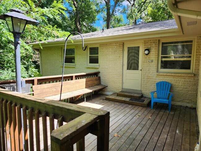 Foto del edificio - 428 Hillcrest Dr