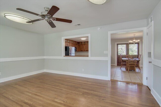 Foto del edificio - 2615 Springwood Dr