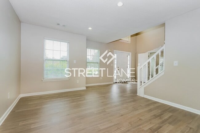 Building Photo - REDUCED! - NOW OFFERING FIRST FULL MONTH F...