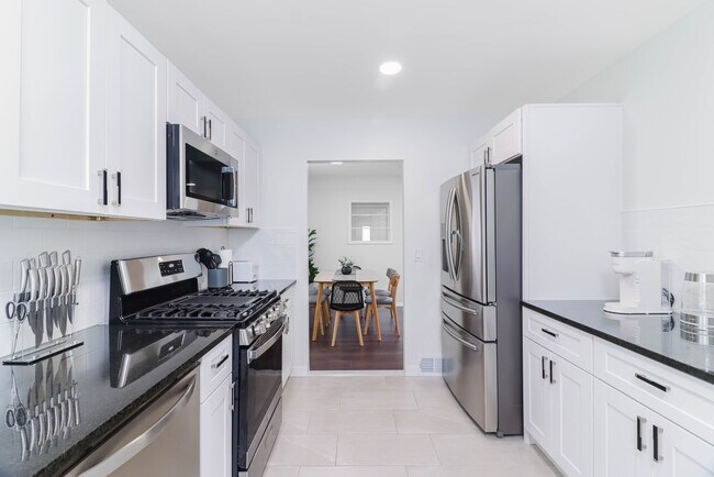 Foto del edificio - 29744 Rosslyn Ave