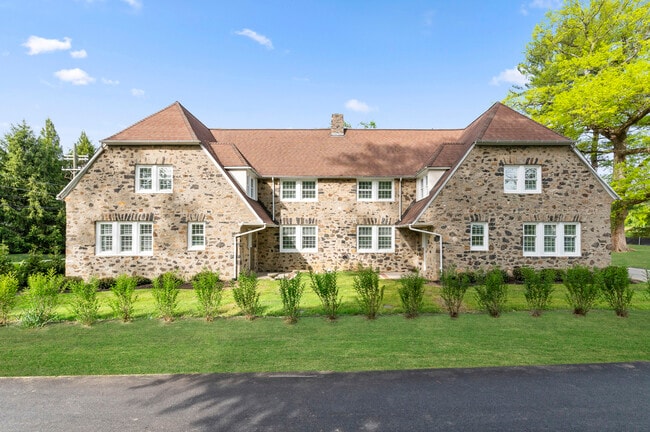 Building Photo - 3-7 Ayrshire Dr