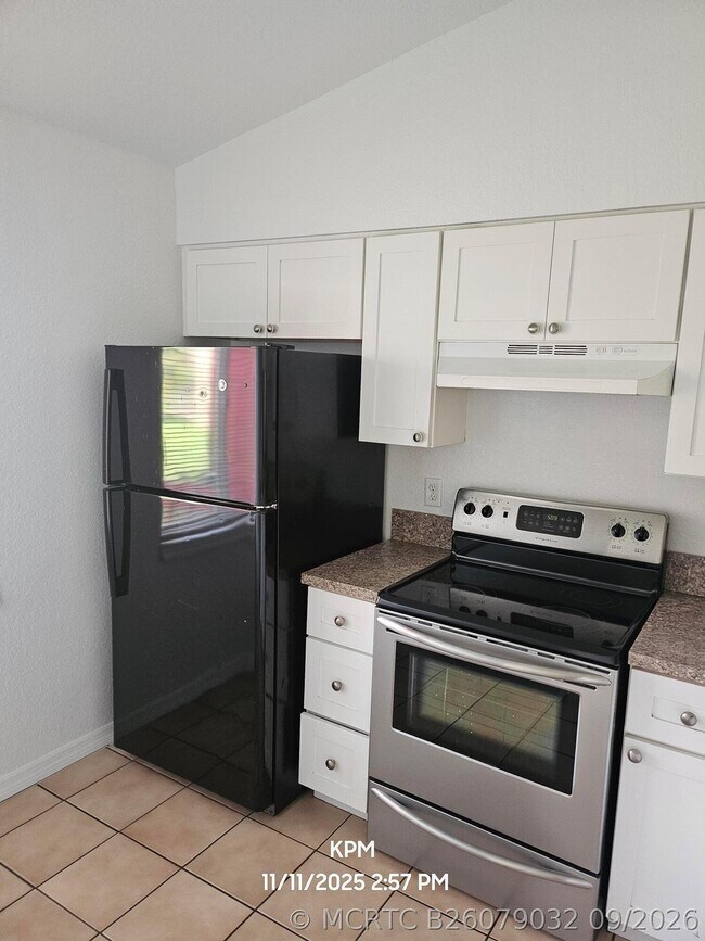 Foto del edificio - 1305 Rosewood Villa Ln