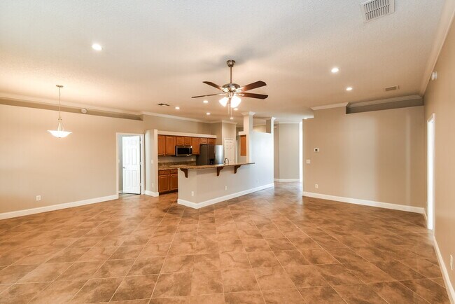 Building Photo - 425 Queen Anne Ct
