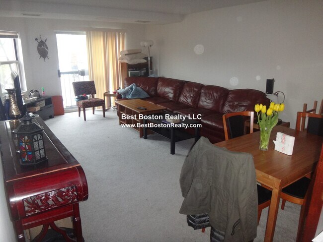 Building Photo - 175 Beacon St