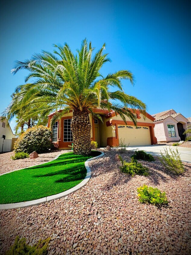 Foto principal - Amazing single-story Green Valley Ranch ho...
