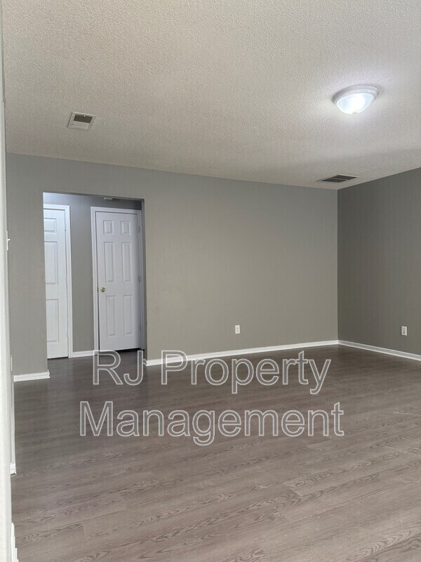 Building Photo - 4817 Royal Run Dr