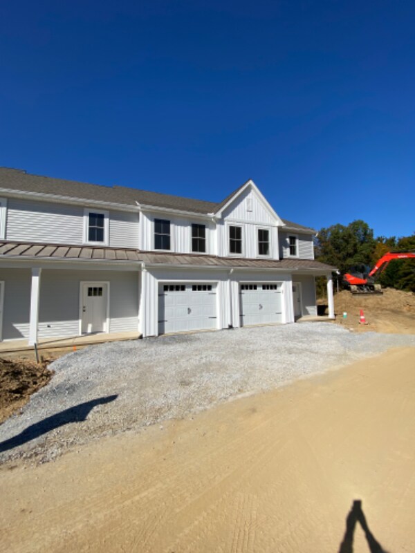 Foto principal - 327 White Oak Rd