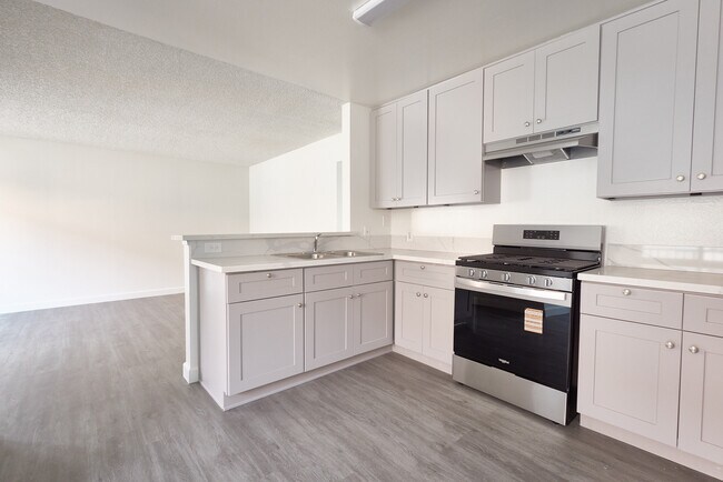 Foto del edificio - 4619 Rosewood Ave