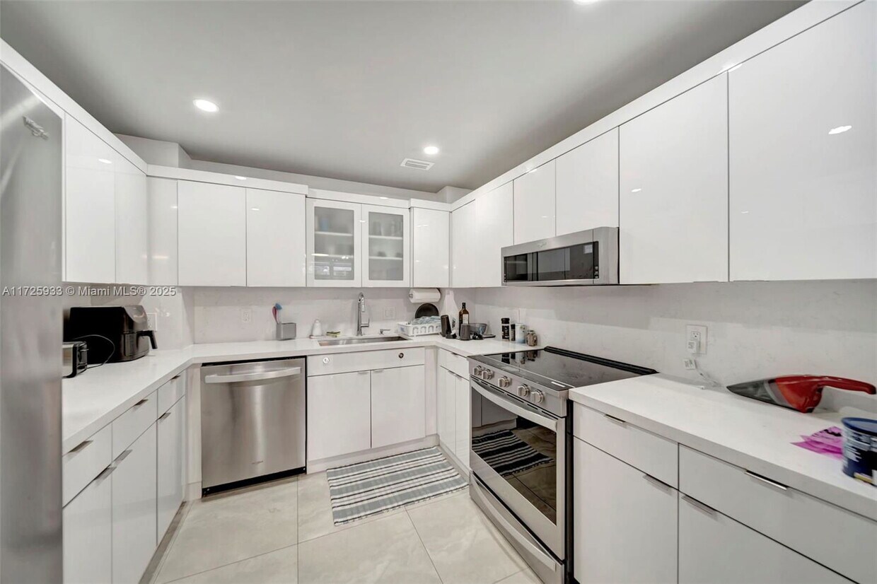 Photo - 1950 South Ocean Drive Apt #LE, Hallandale Beach, FL 33009 - 3 BR 2.5 BA condo