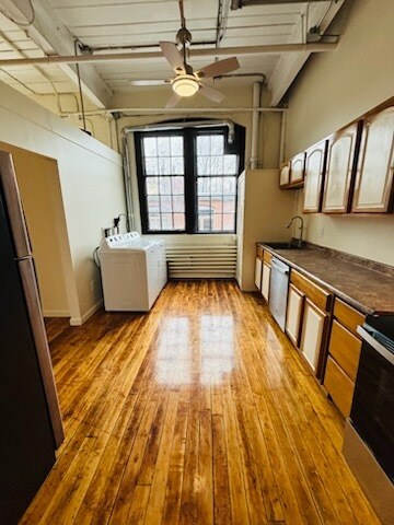 Foto del edificio - 595 Mineral Spring Ave