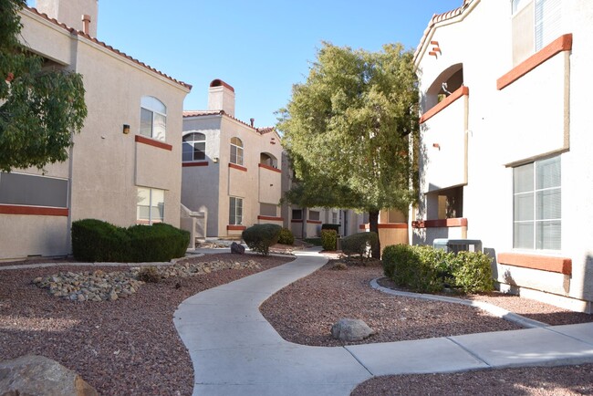 Building Photo - NW 1st FLOOR 2 BEDROOM CONDO