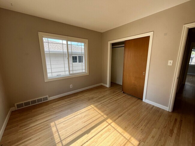 Foto del edificio - 3709 3rd Ave N