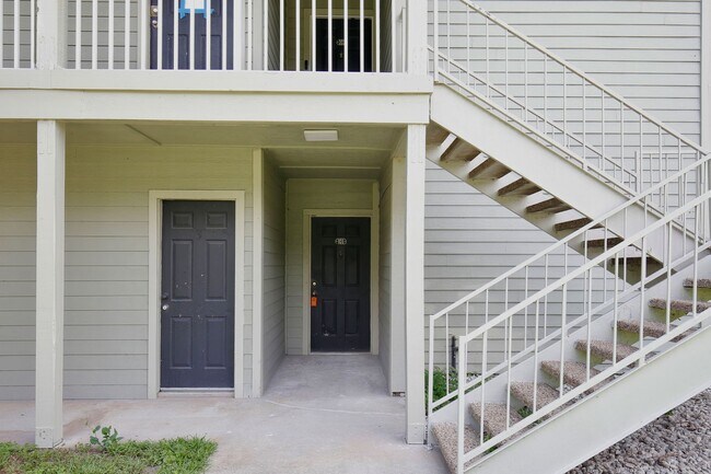 Foto del edificio - Beautiful 2/2 Cozy Condo with a Covered Pa...