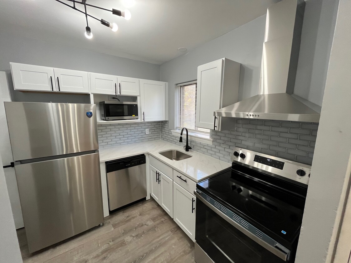 Foto principal - 10 Henderson Dr