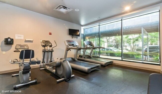 Foto del edificio - 451 W Huron St
