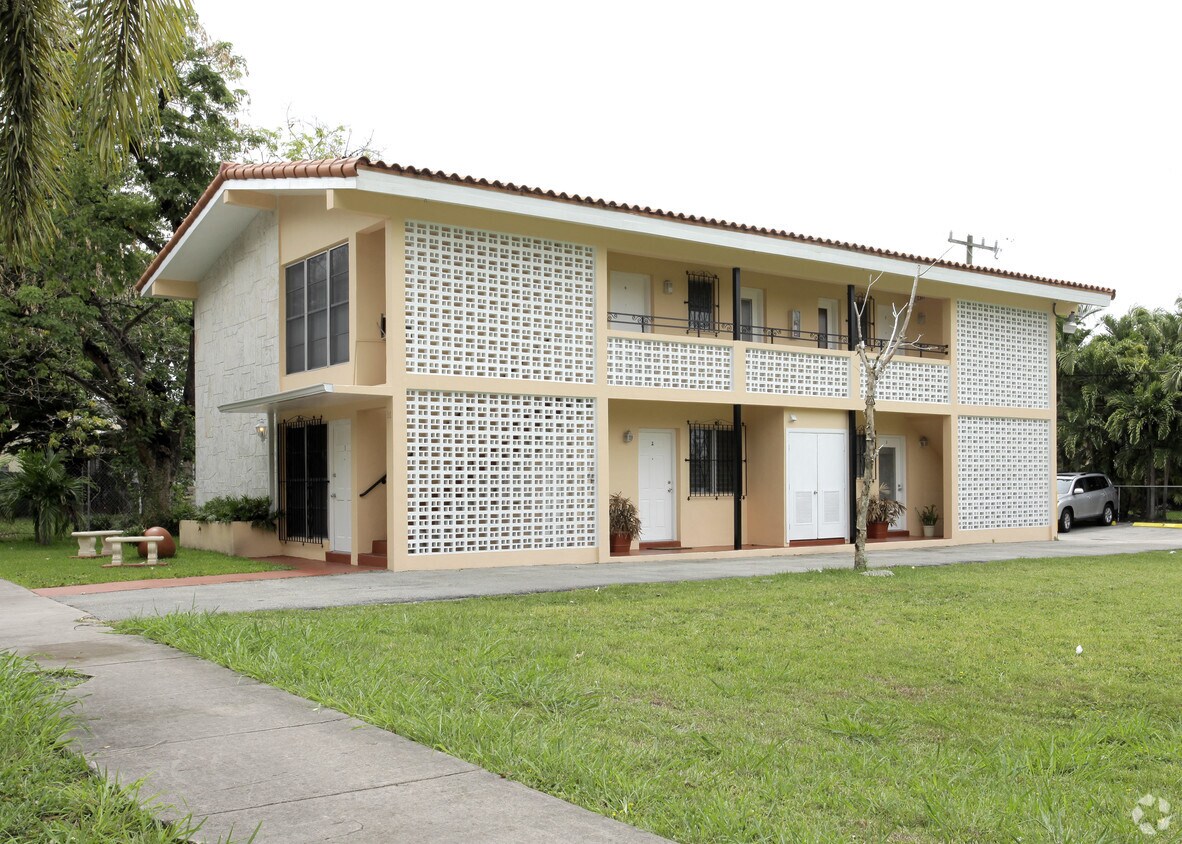 Primary Photo - 36 Santillane Ave