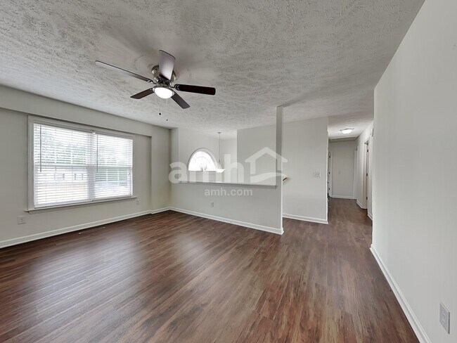 Foto del edificio - 6025 Brentwood Park Place