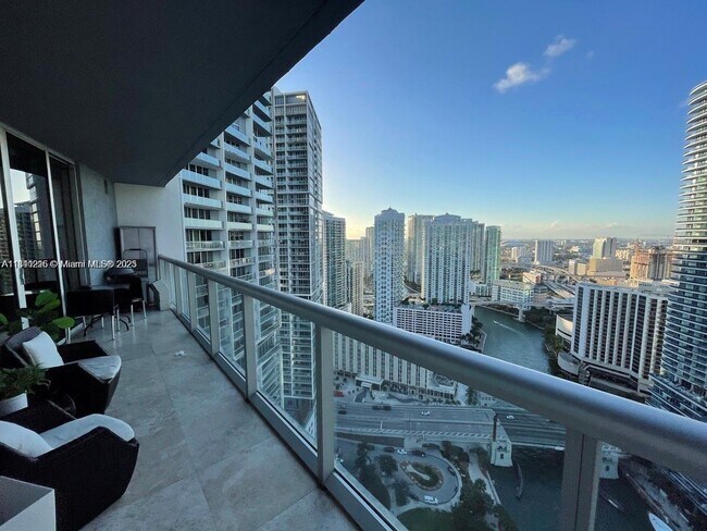 Foto del edificio - 475 Brickell Ave