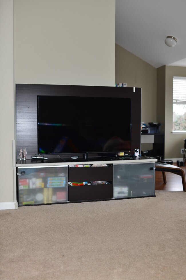 Building Photo - 45 Appian Way