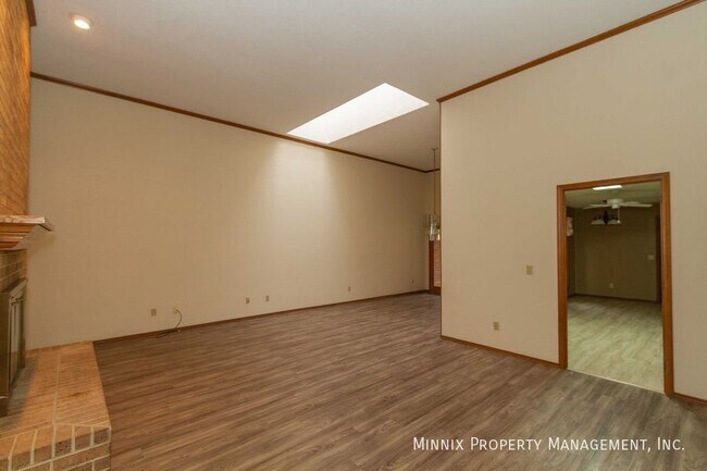 Building Photo - 3420 Sleepy Hollow Blvd
