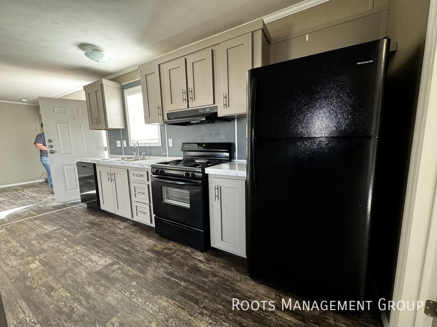 Foto principal - 1 Bed 0.5 Bath Home Available for Lease at...