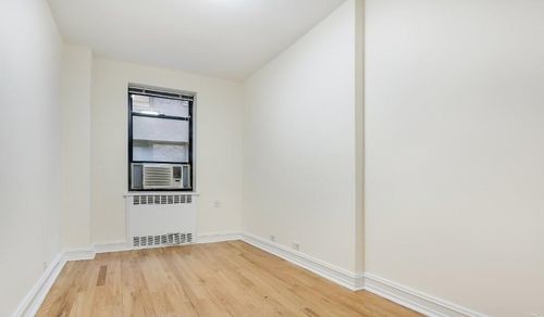 Building Photo - 1682 York Ave