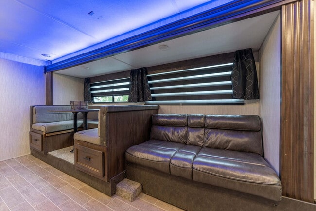 Building Photo - 1905 W St Louis St