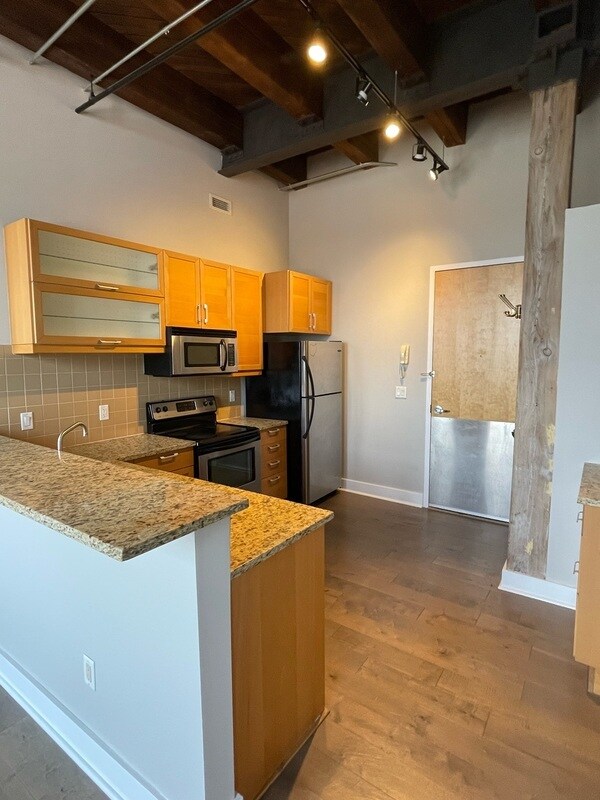 Foto principal - 150 E Main St
