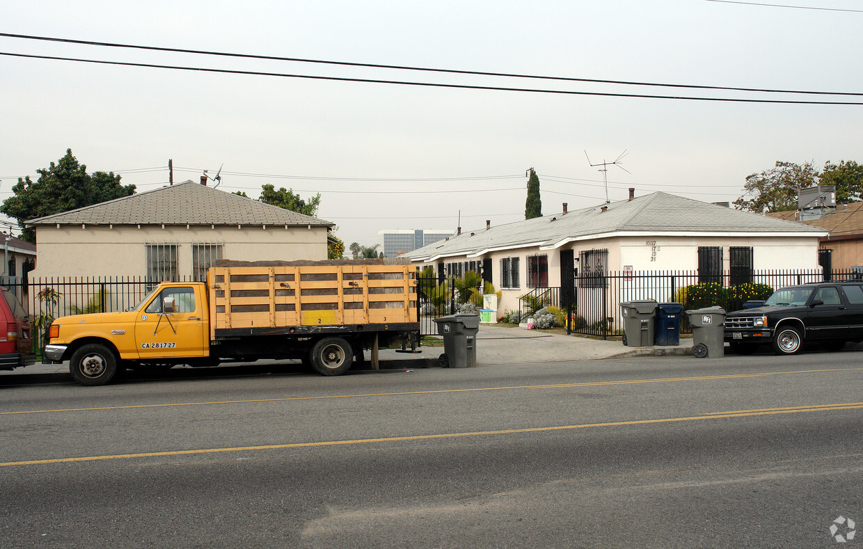 Building Photo - 10117-10121 S Inglewood Ave