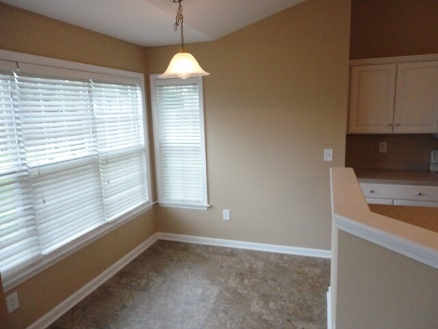 Building Photo - 214 Crestwood Ct