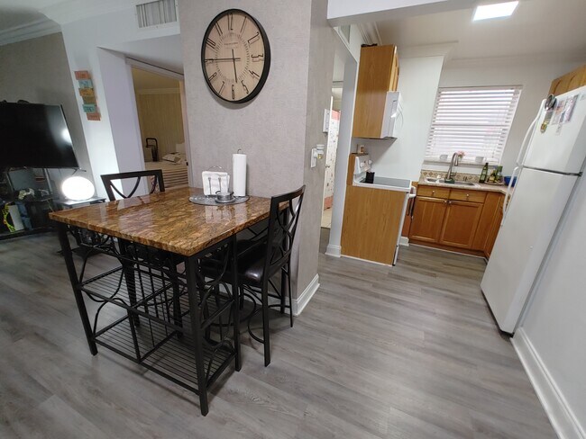 Foto del edificio - 8841 W Flagler St