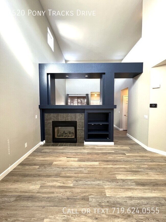 Foto del edificio - Beautiful two-story house for rent